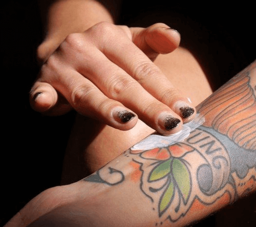 What are the Do’s and Don'ts while caring for a peeling tattoo