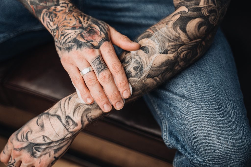 What are the Do’s and Don'ts while caring for a peeling tattoo