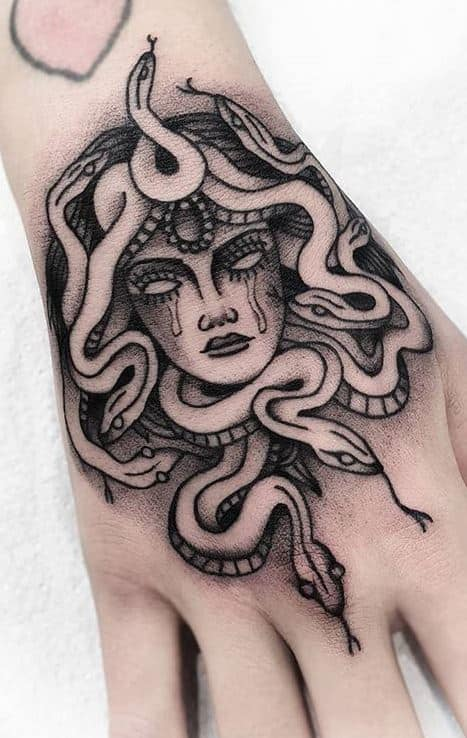 Tatuagem de Medusa - Significado e 74 fotos para inspirar