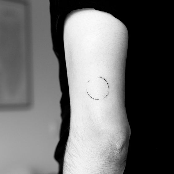 Top 10 Simple Glasses Tattoo Designs For Minimalists - Noon Line Art