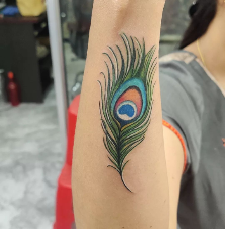 65+ Awesome Feather Tattoo Ideas & Meanings [You’ll Love Them] — InkMatch