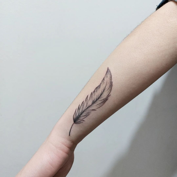 19 Minimalistic Tattoos by Famous Jonboy | Feather tattoos, Minimalist  tattoo, Feather tattoo