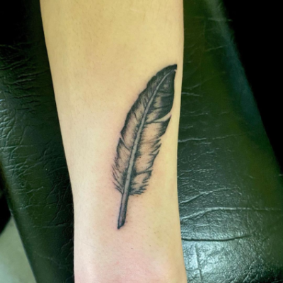 65+ Awesome Feather Tattoo Ideas & Meanings [You’ll Love Them] — InkMatch