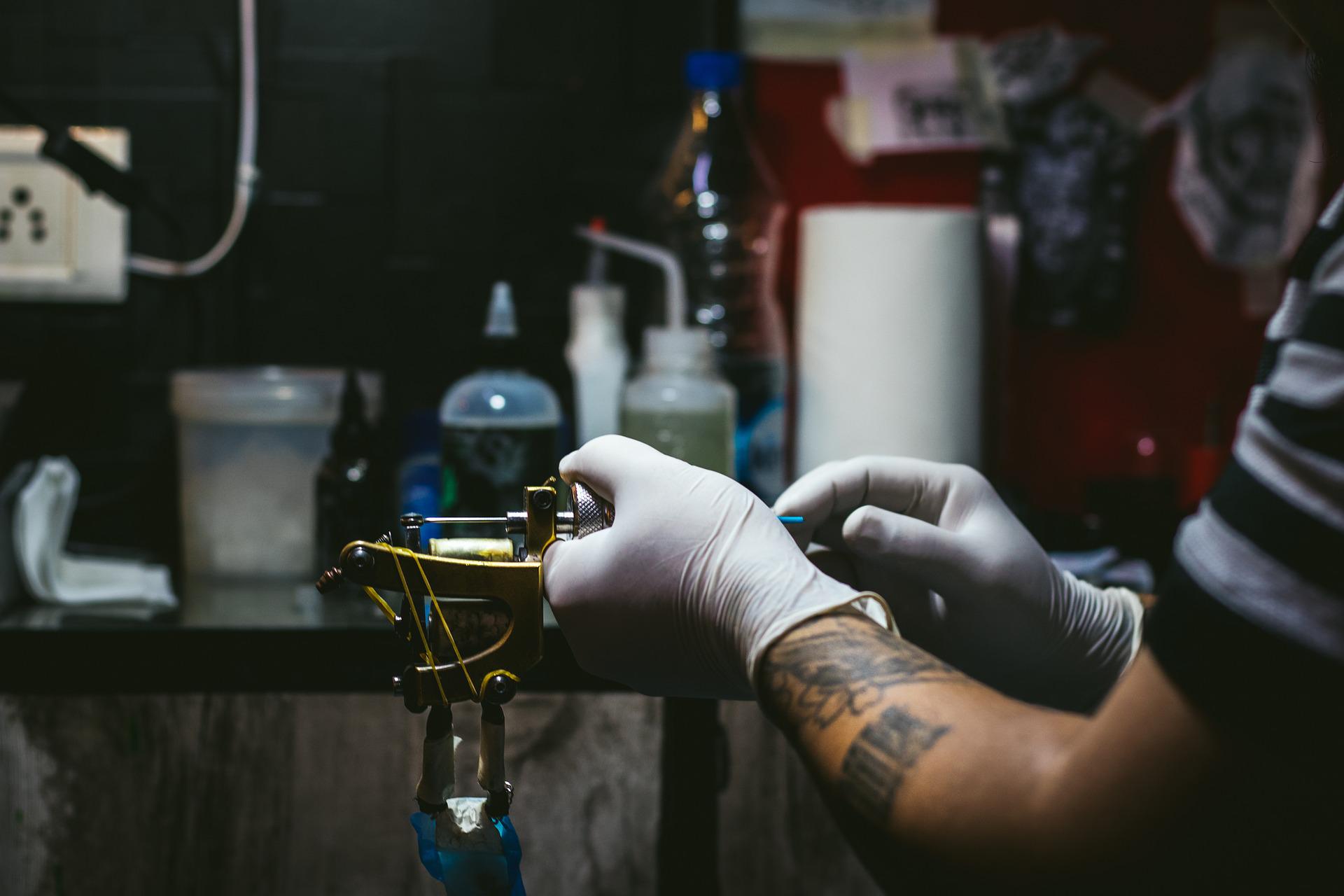 Tattoo machine and a tattooist 
