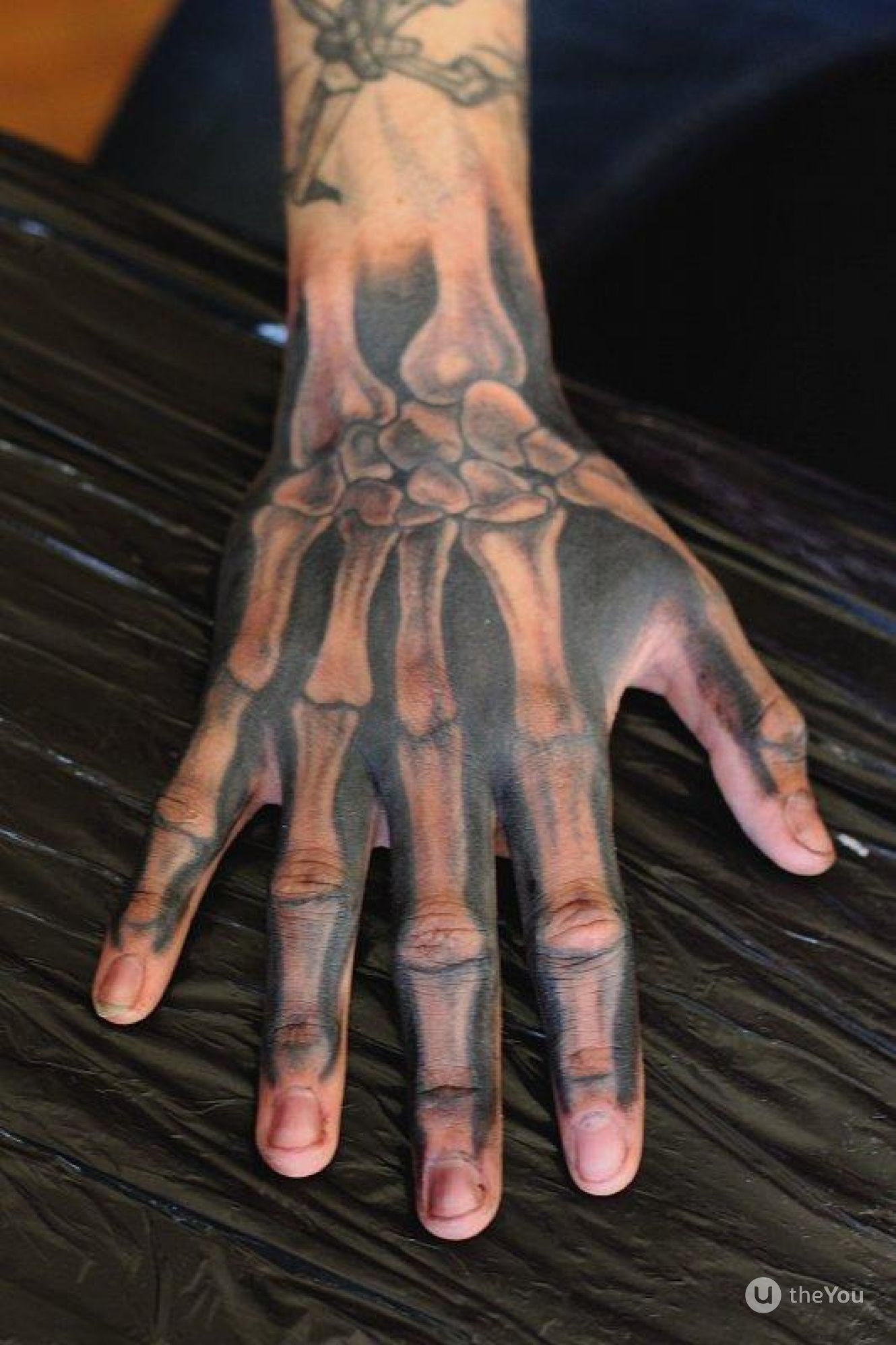 Tatuagens De Mão De Esqueleto: 50+ Idéias Fantásticas Com Significados  [2023]
