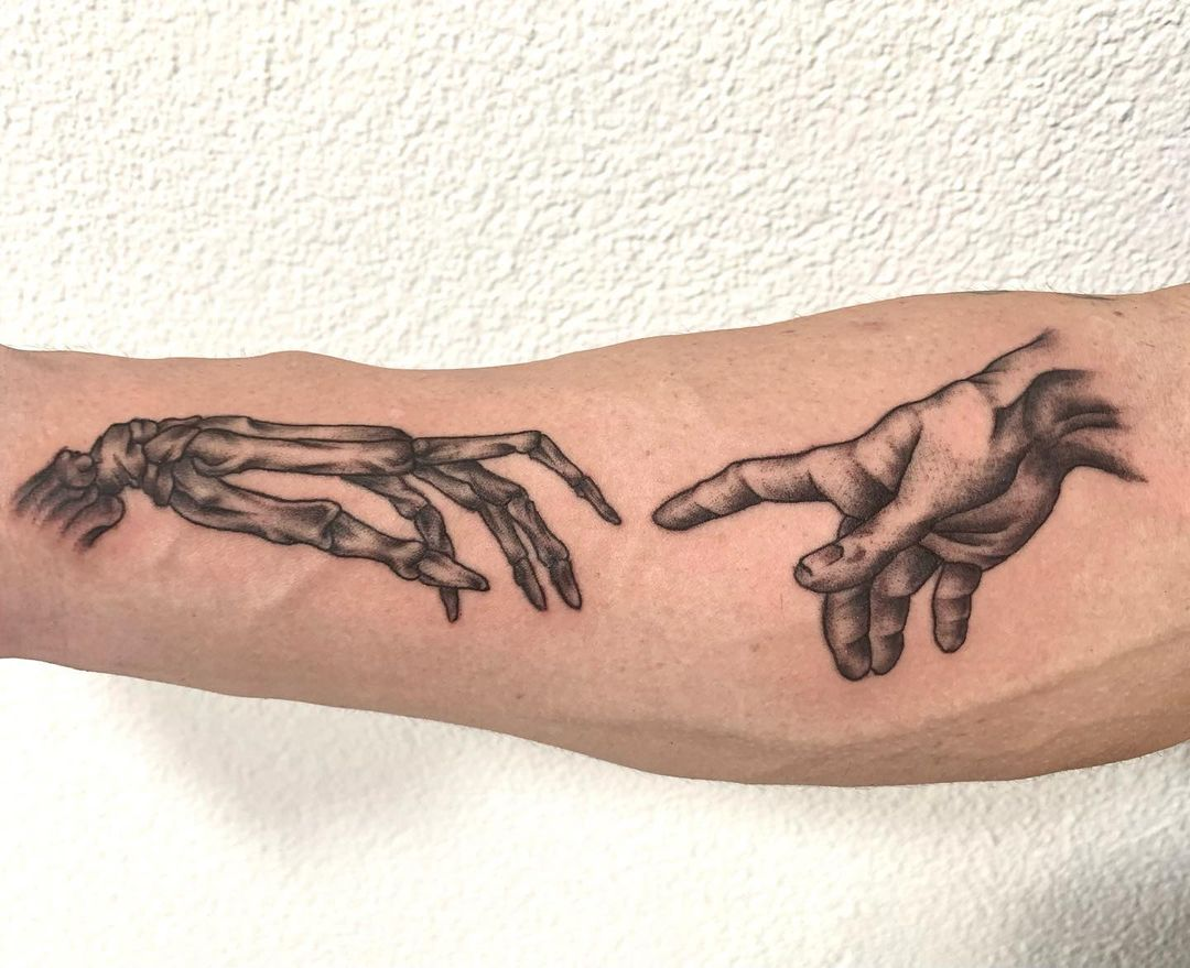 The meaning of the skeleton hand tattoos