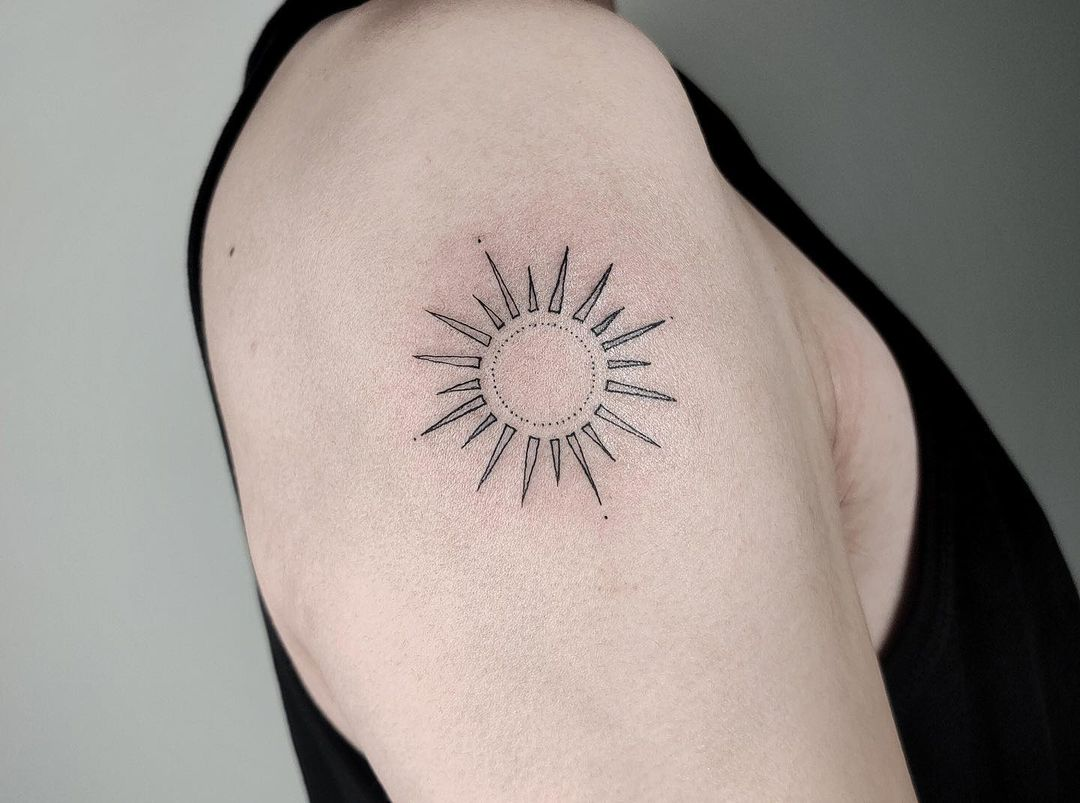 The features of performing a tattoo of the sun
