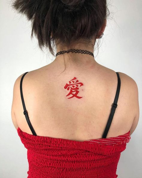símbolo do gaara tatuagem no pescoço