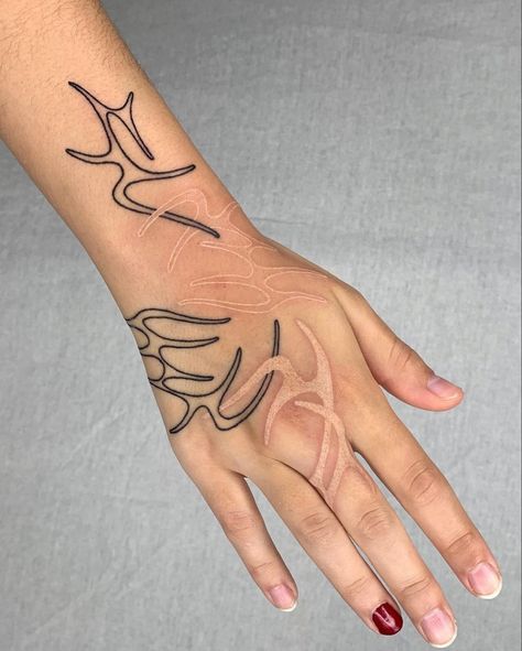 Pretty Hand Tattoos: 35+ Inspiring Ideas [Unisex Edition] - InkMatch
