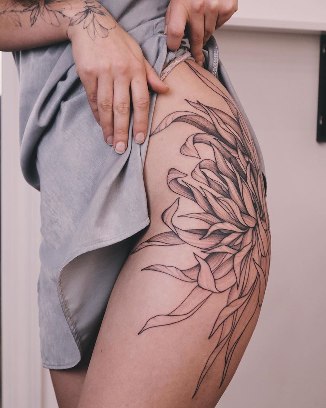 60+ Classy Side Thigh Tattoos: Insights, Meanings & Best Designs - InkMatch