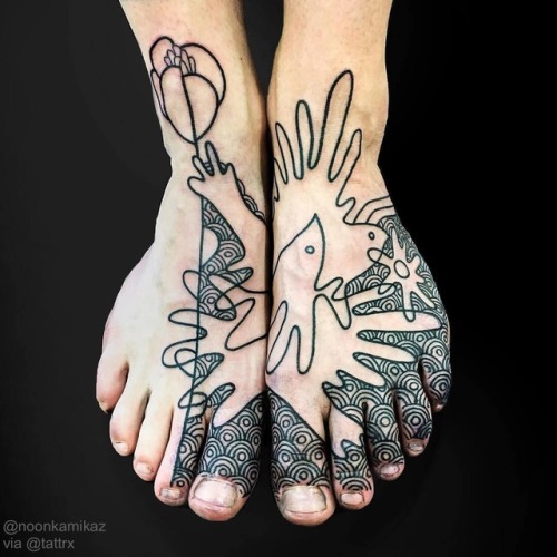 Interesting geometry in foot tattoo
