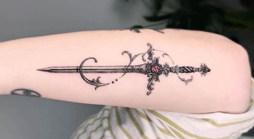 Sword Tattoo - Deanna Lee – Vic Market Tattoo