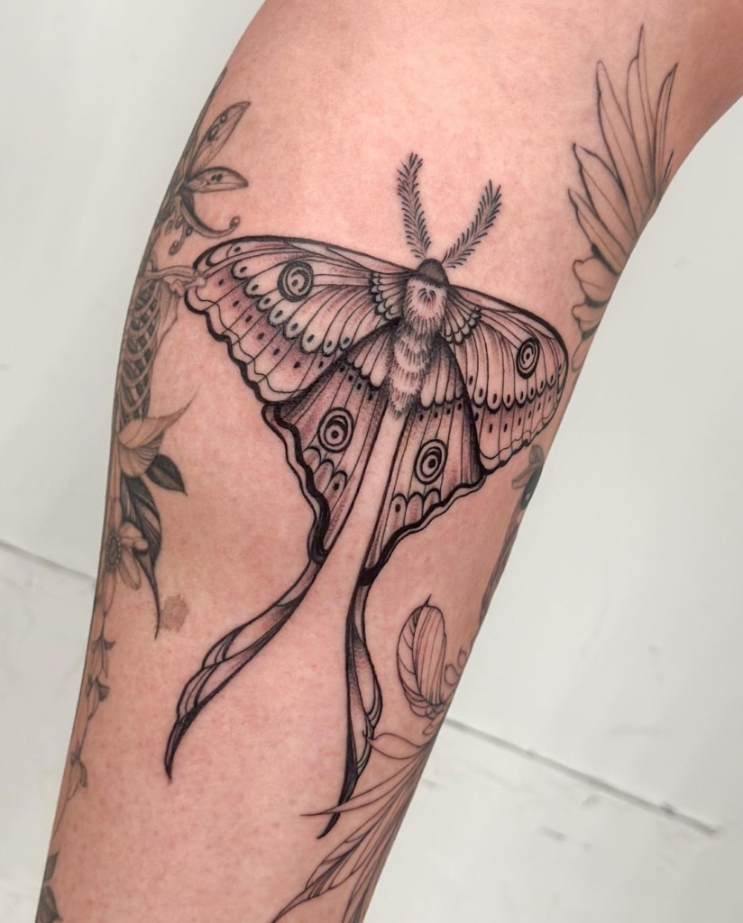 Suroshinn — Best Flower and Animal Tattoo Artist