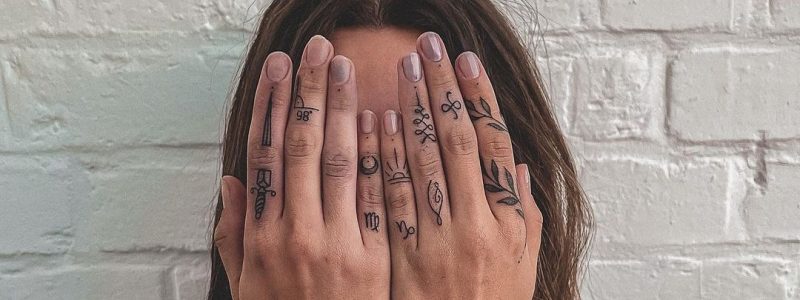 60+ Pretty Hand Tattoos to Make You Feel Stunning